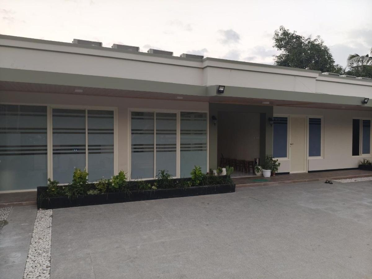 El Nipa Hotel Labuan Bajo Exteriör bild