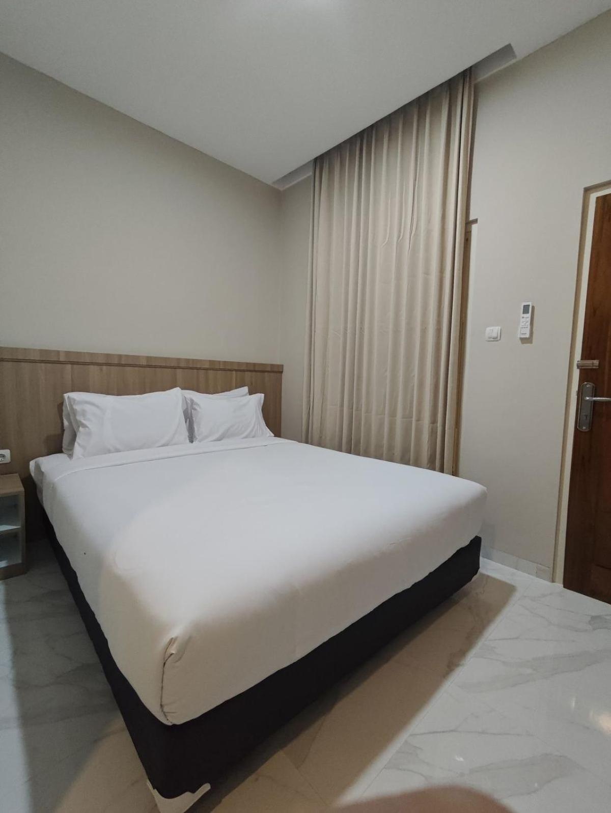 El Nipa Hotel Labuan Bajo Exteriör bild