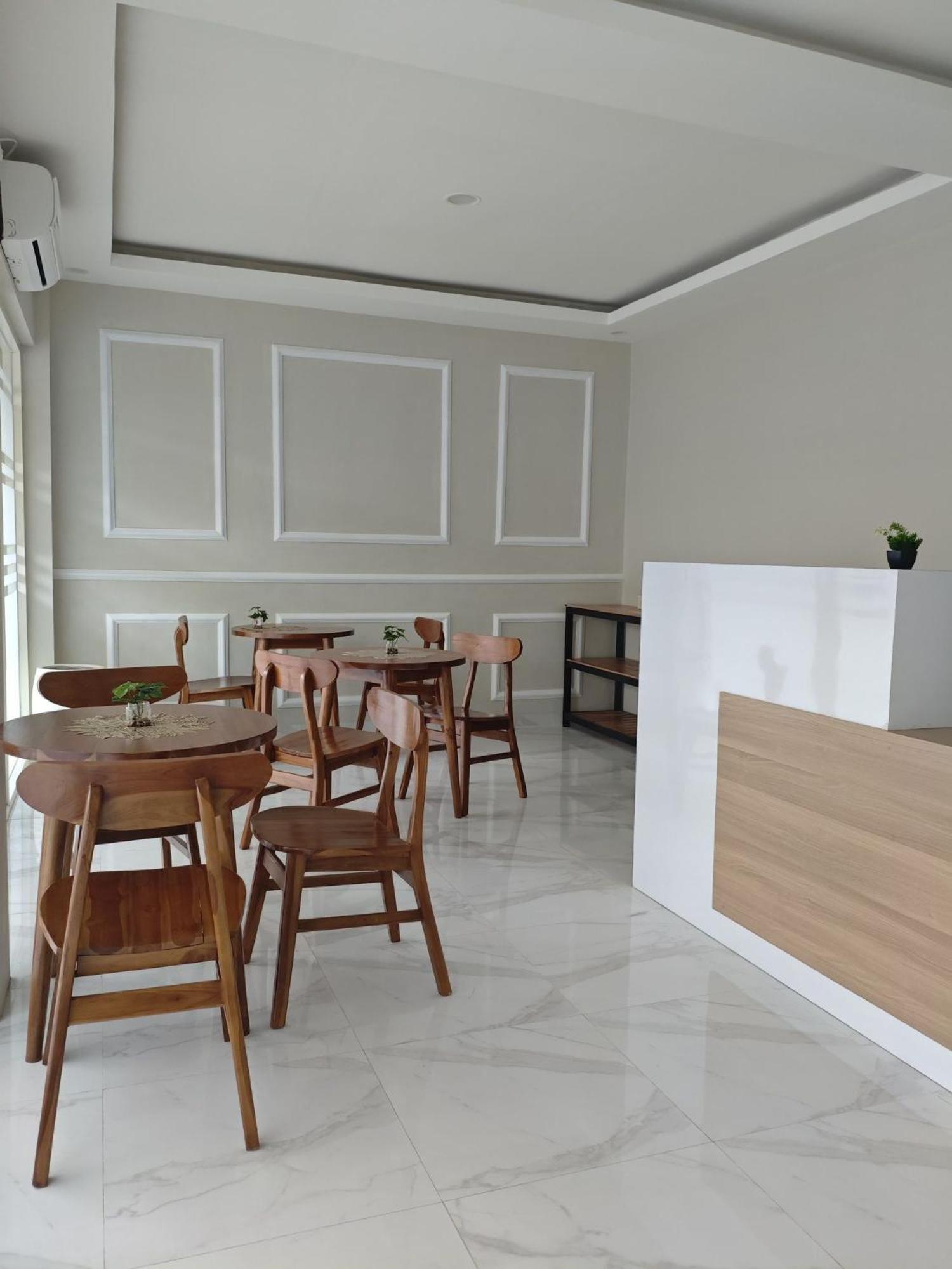 El Nipa Hotel Labuan Bajo Exteriör bild