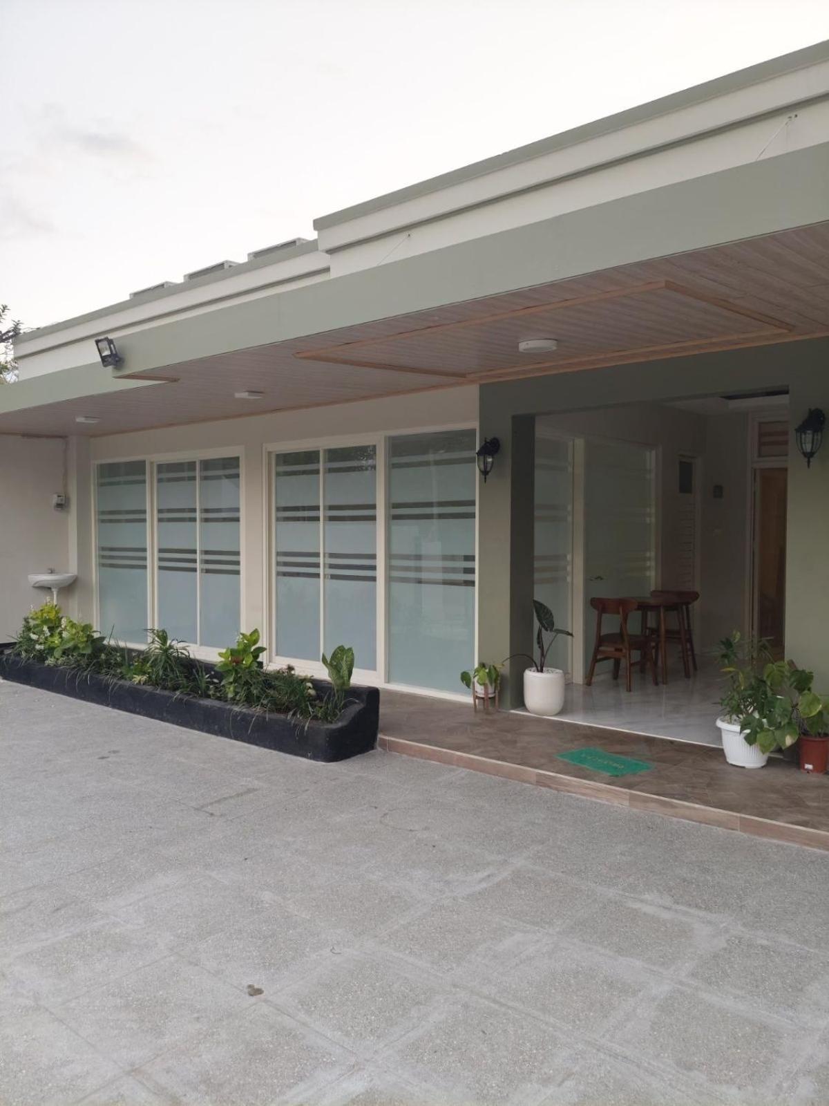 El Nipa Hotel Labuan Bajo Exteriör bild