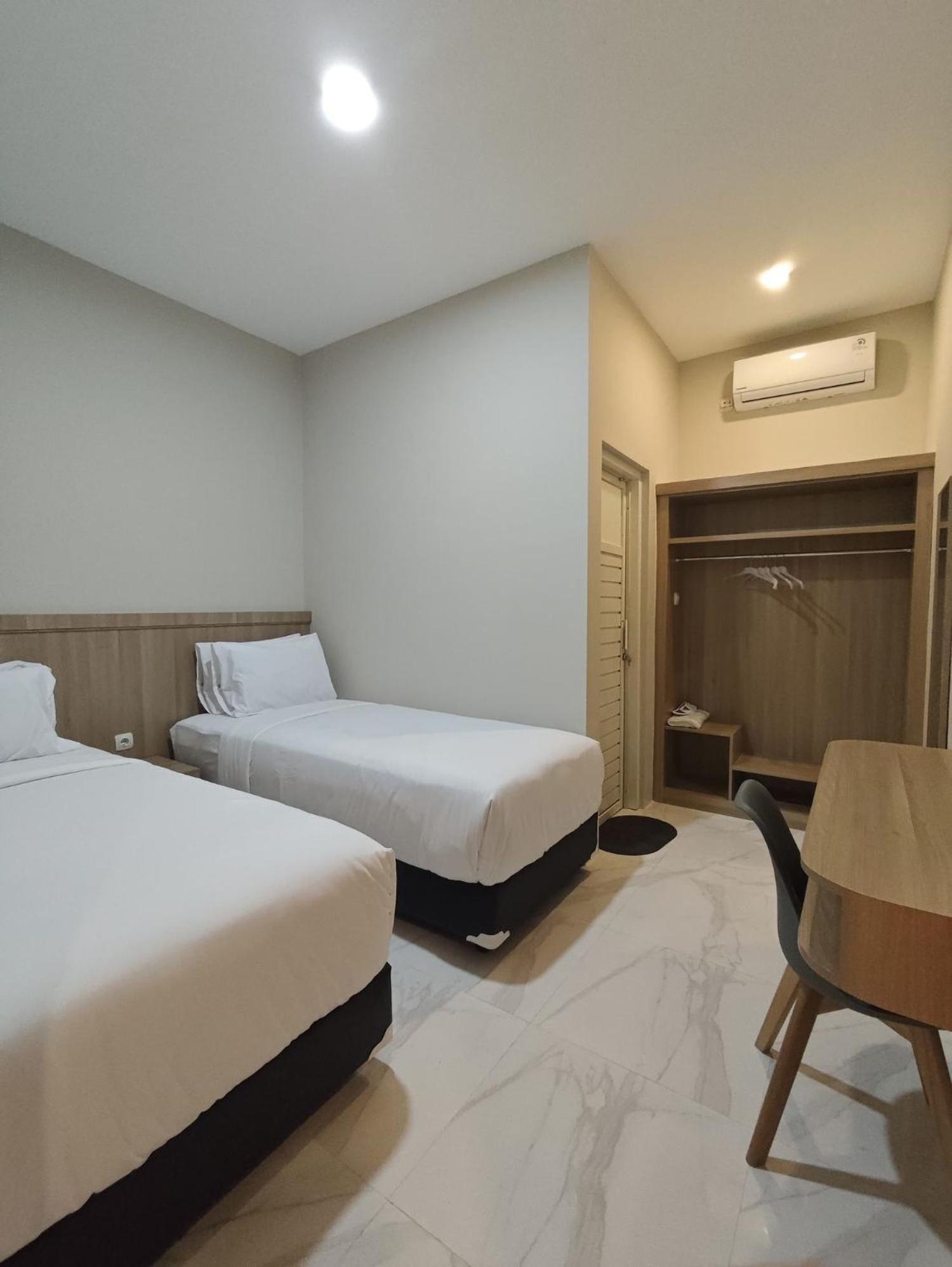 El Nipa Hotel Labuan Bajo Exteriör bild