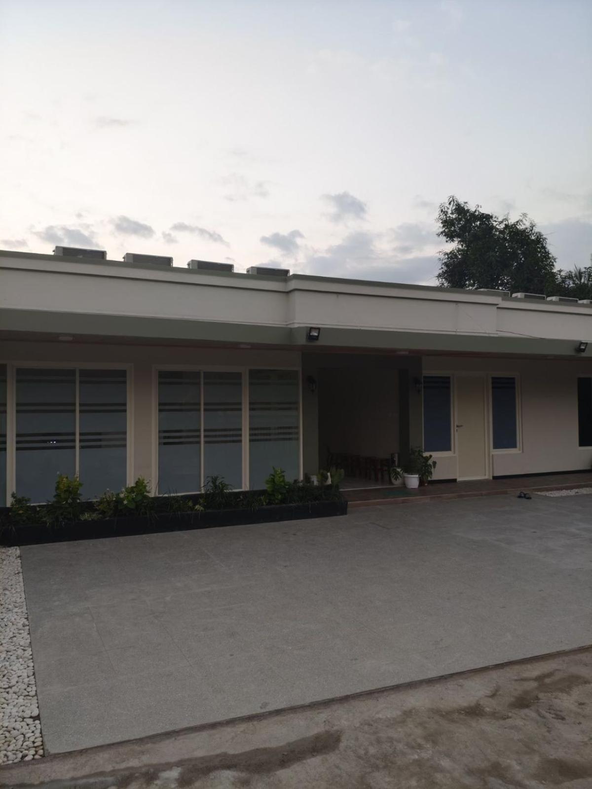 El Nipa Hotel Labuan Bajo Exteriör bild